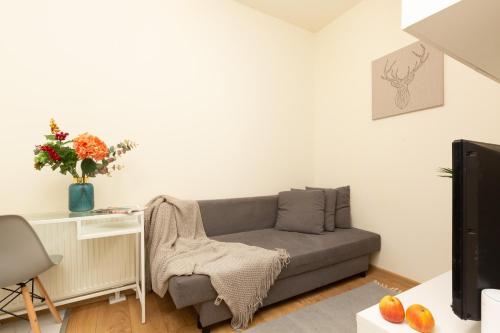 Micro Apartment Miączyńska by Noclegi Renters, Варшава