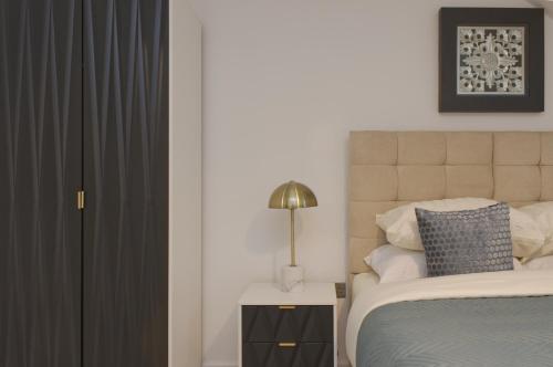 Brand New - Stylish 2-Bed Flat - Free Parking - 14