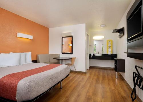 1 queen bed