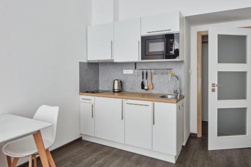 Prague Days - Modern Studio in New Town - Tap to explore photos