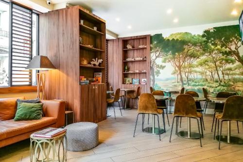 Food and beverages, Hotel de France Nice near Musée Masséna