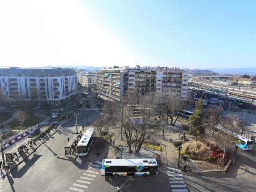 Les Glieres centre ville spacieux au 5ieme etage