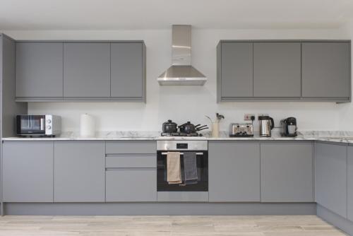 Brand New - 3-Bed Penthouse - Free Parking - 8