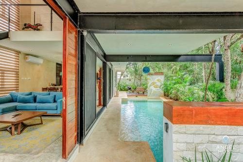 Magazine-worthy Villa Ponderosa with Private Pool & Gated Area