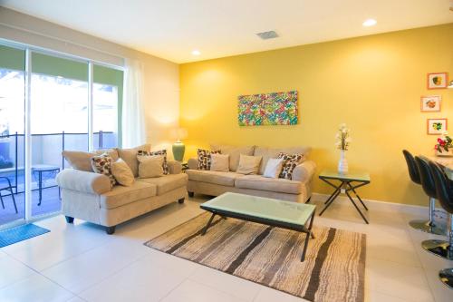 Serenity Resort 3 Bedroom Vacation Townhome with Pool 2008 in Clermont, USA