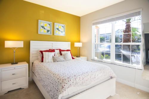 Serenity Resort 3 Bedroom Vacation Townhome with Pool 2008 in Clermont, USA