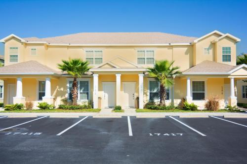 Serenity Resort 3 Bedroom Vacation Townhome with Pool 2008 in Clermont, USA