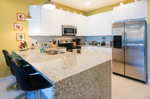 Serenity Resort 3 Bedroom Vacation Townhome with Pool 2008 in Clermont, USA