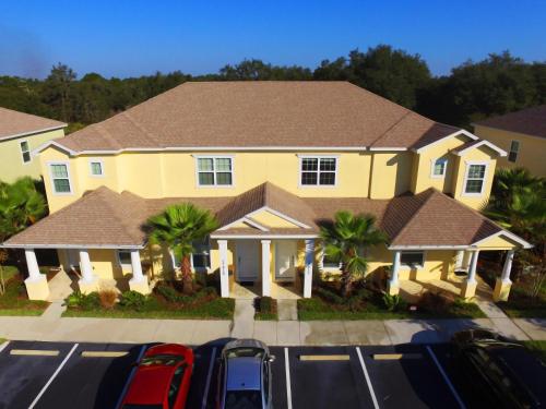 Serenity Resort 3 Bedroom Vacation Townhome with Pool 2008 in Clermont, USA