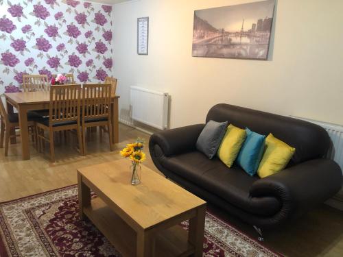 Comfy Two-Bedroom Home in Basingstoke