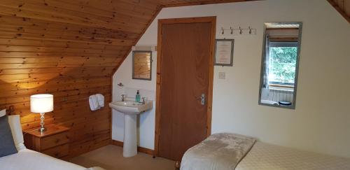 Carn Mhor Bed and Breakfast - image 9