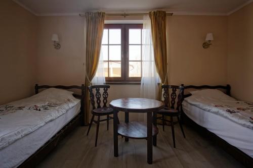 2 twin beds