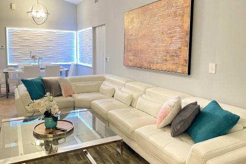 Villa with Home Theater, Bar and Poolside Cinema! in Orlando, USA