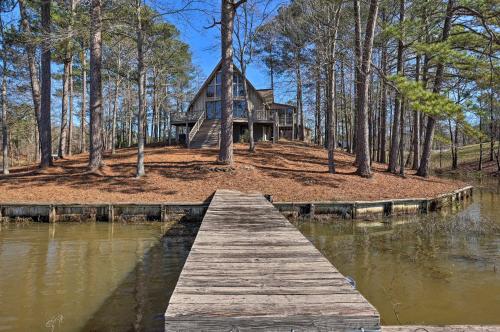 B&B Shelby - Riverfront Shelby Home with Private Boat Dock! - Bed and Breakfast Shelby