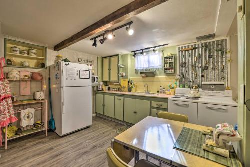 Cozy and Vintage Cedar City Apartment with Fire Pit! Cozy and Vintage Cedar City Apartment with Fire Pit!