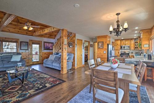 Rustic Piney Creek Cabin Wraparound Porch and Views in Piney Creek, USA