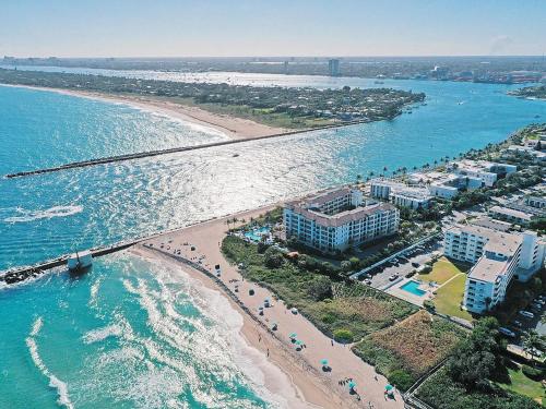 Singer Island Inn Studio/ Walk to the Beach
