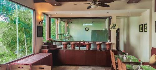 ห้องอาหาร, The Wave Wayanad Resort  in อัมพลวายัล