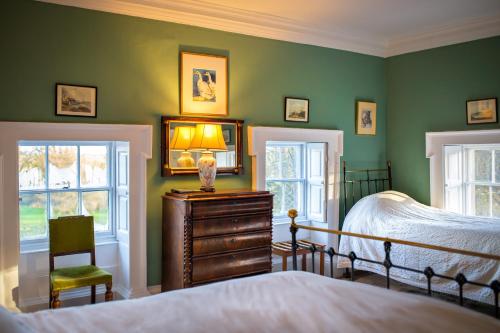 Roundwood House - image 4