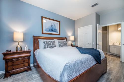 Luxury PET FRIENDLY Condo, Near Clubhouse & Pool