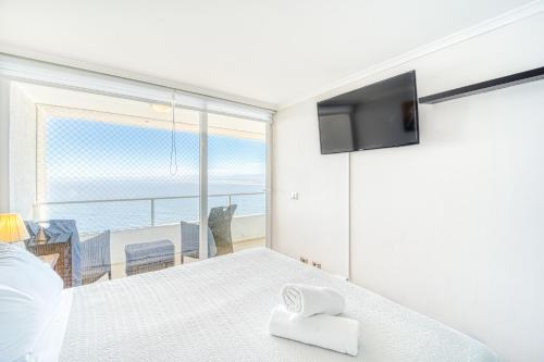 Sunset View 1BR W/ Pool, Wifi, TV, Parking & Gym