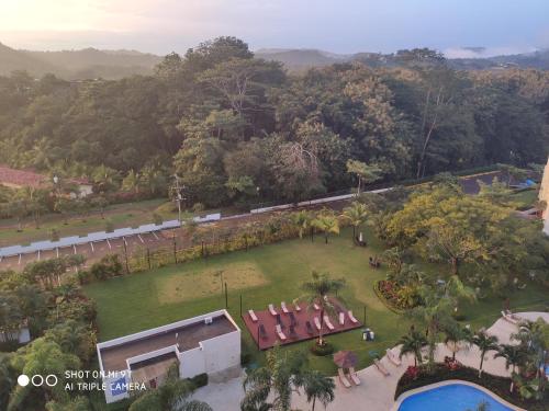 Jaco Bay - Rare Pool Side View