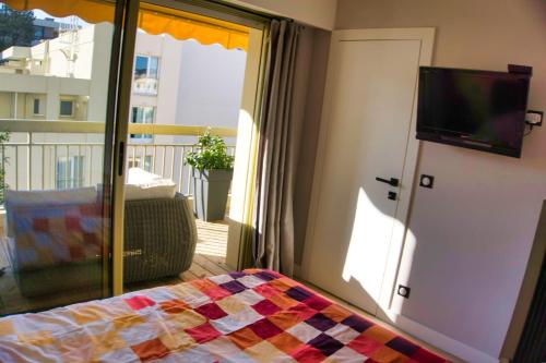 Cannes two-bedroom apartment right in the city center