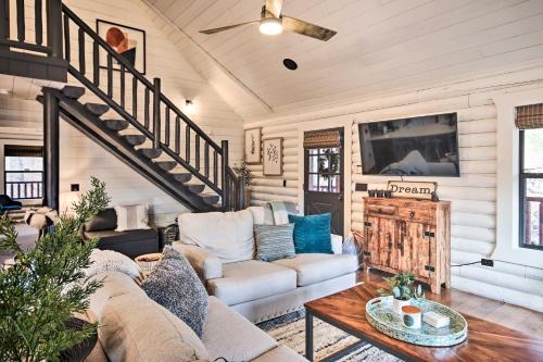 Enchanting Forested Cabin with Fire Pit and Grill in Sulphur Springs, USA