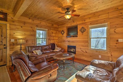 Sparta Cabin with Panoramic View, Wood Interior