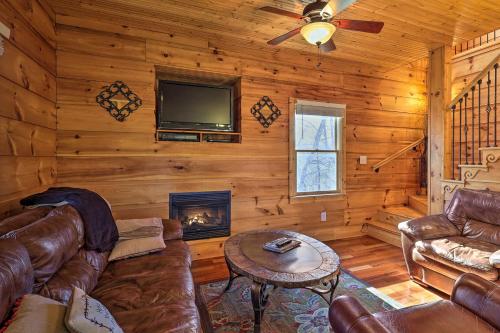 Sparta Cabin with Panoramic View, Wood Interior