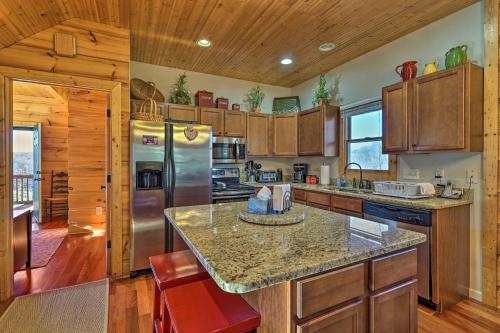 Sparta Cabin with Panoramic View, Wood Interior