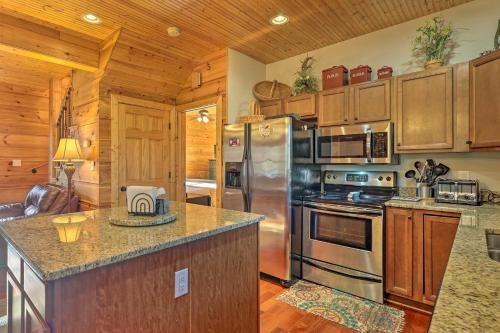 Sparta Cabin with Panoramic View, Wood Interior