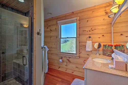 Sparta Cabin with Panoramic View, Wood Interior