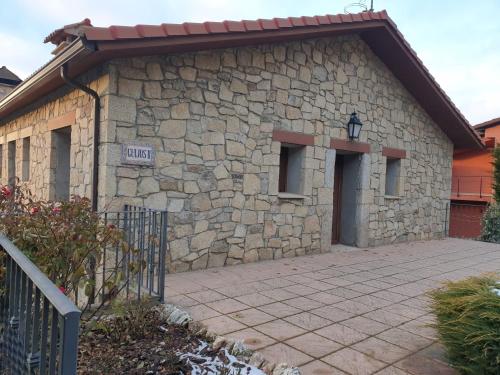A szálláshely kívülről, Los Guijos in Hoyos del Espino