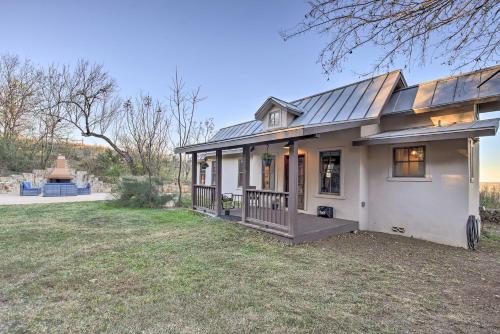B&B Castroville - The Little Alsatian House 18 Miles to San Antonio - Bed and Breakfast Castroville