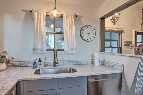 The Little Alsatian House 18 Miles to San Antonio in Castroville, USA