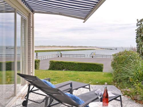  Modern furnished detached bungalow, located on the marina, Unterkunft in Kamperland