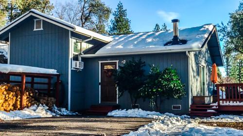 Entrance, NEW! Cozy & Secluded House w/Deck - Near Yosemite! in Yosemite Village (CA)