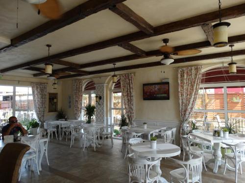 The Step Family Hotel – Sunny Beach, WY