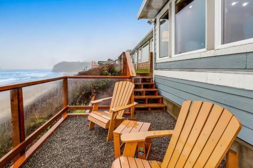 Blue Sea Oceanfront Cottage