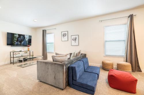 Gorgeous Home with Private Screened in Pool and Game room, near Disney - 7574M