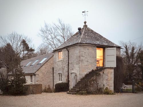 High Cogges Farm Holiday Cottages - The Granary - Bayworth