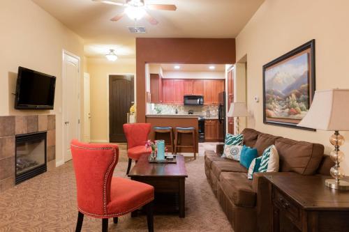 La Quinta Legacy Villas - Luxe Resort Pools with Desert Mountain Views in La Quinta, USA