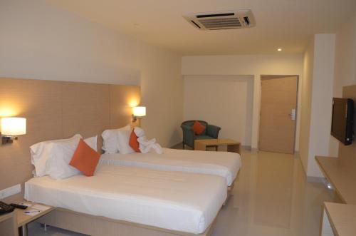 3 twin beds