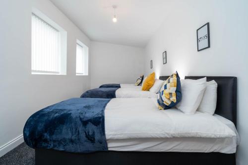 Picture of Three Bedroom Apartment- One Choice Stays Serviced Accommodation- Jewellery Quarter