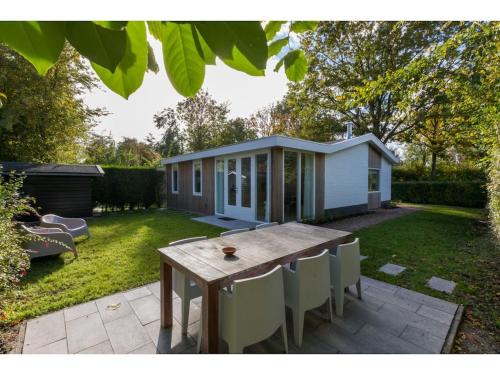  Beautiful holiday home with sauna in a quiet wooded area in Oostkapelle, Pension in Oostkapelle