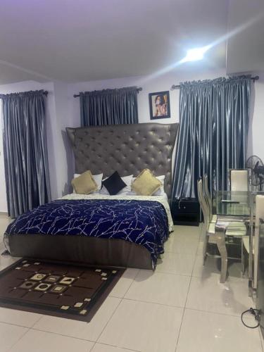 Stylish 1 Bedroom studio apartment Chevron