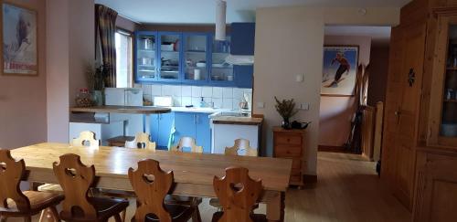 Résidence des Alpes view of the glaciers from all the rooms gîte à louer La Bérarde