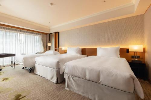 3 twin beds