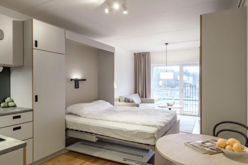 Boo Boo Living in Skärholmen / Kungens Kurva